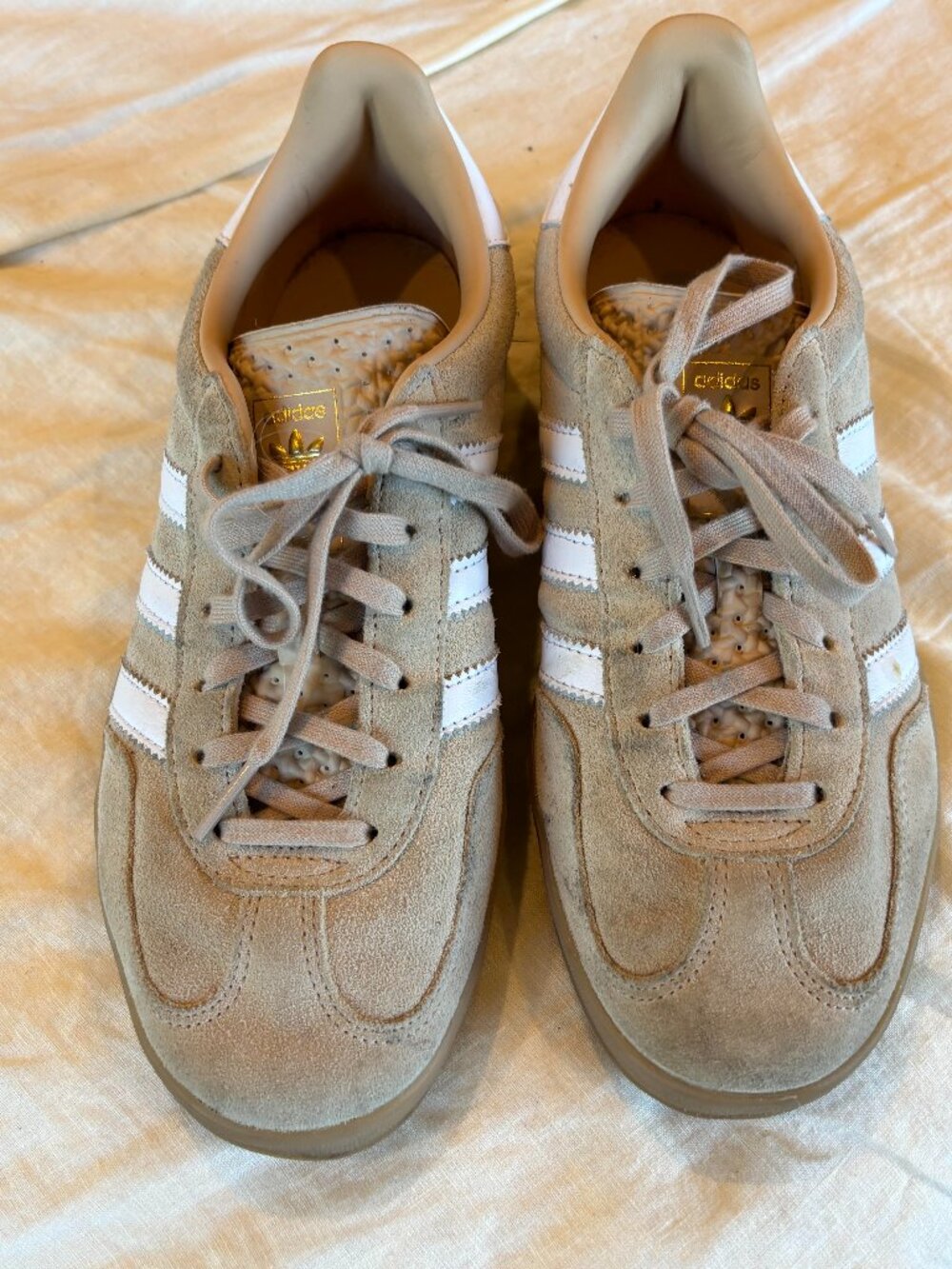 LIKE NEW ADIDAS GAZELLE BEIGE SUEDE AND LEATHER SNEAKERS 8.5